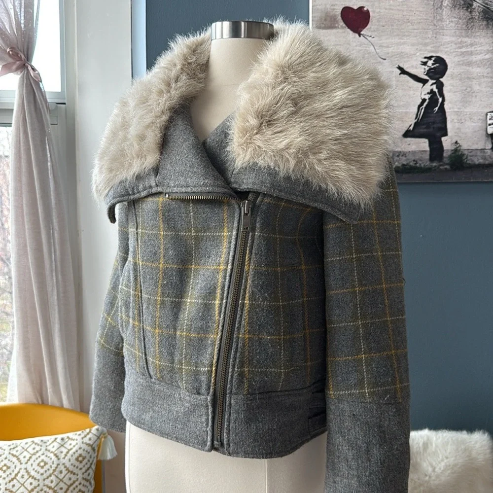Banana Republic Gray Plaid Jacket with Faux Fur Collar | M Petite - Picture 15 of 15